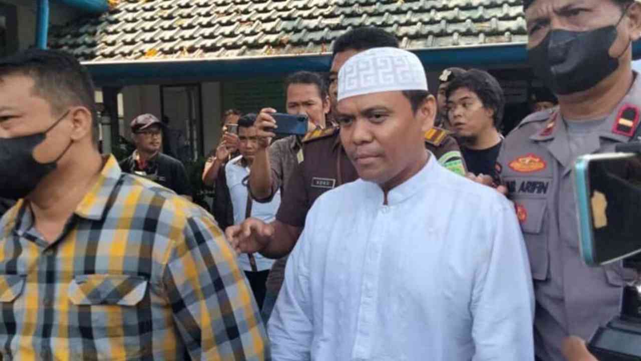 Presiden Prabowo Subianto resmi memberikan amnesti kepada Sugi Nur Raharja alias Gus Nur, terdakwa kasus dugaan penghinaan terhadap mantan presiden Joko Widodo terkait isu ijazah palsu