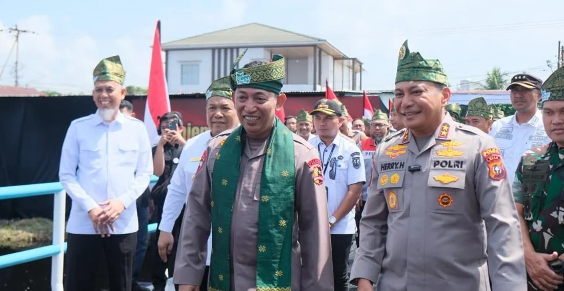 Kapolri Jenderal Listyo Sigit Prabowo meresmikan Jembatan Merah Putih Presisi di Riau