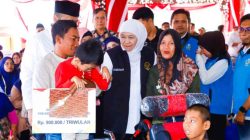 Salurkan Bansos Rp12,6 Miliar, Gubernur Khofifah Ingatkan Warga untuk Tidak Dipakai Judol