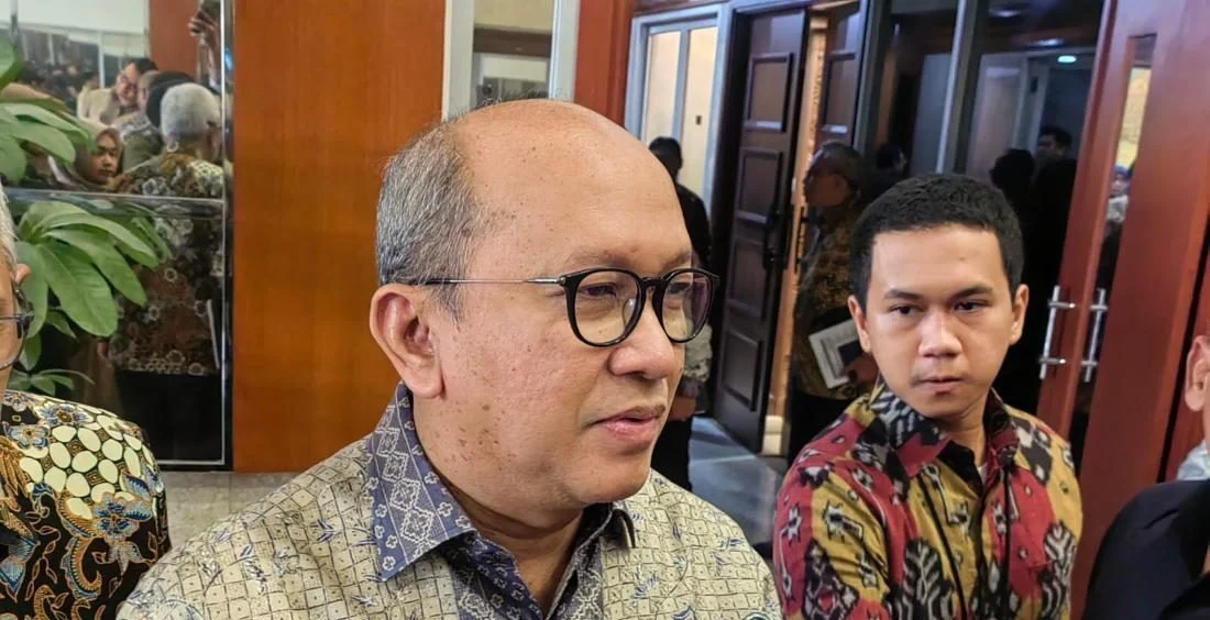 CEO BPI Danantara Rosan Roeslani memberikan keterangan pers terkait penerbitan obligasi global Danantara