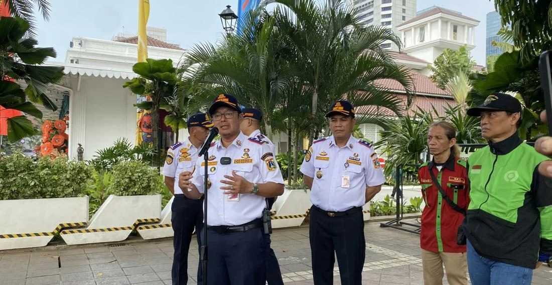 Kepala Dishub DKI Jakarta Budi Awaluddin saat memberikan keterangan pers.