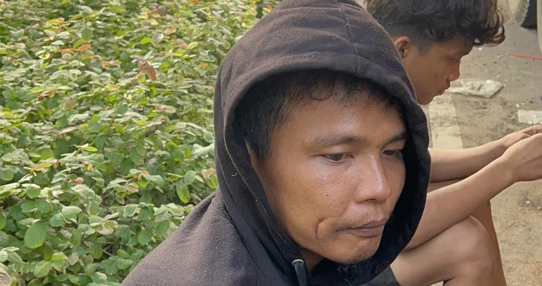 Kondisi Jembatan Penyeberangan Orang (JPO) di Jalan Kapten Tendean yang mengalami kerusakan parah akibat tertabrak truk