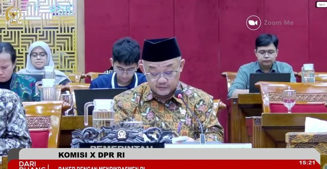 Menteri Pendidikan Dasar dan Menengah Abdul Mu'ti dalam rapat kerja bersama Komisi X DPR RI terkait anggaran pendidikan.
