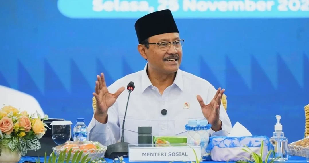 Menteri Sosial Saifullah Yusuf memberikan keterangan terkait penanganan putra Sayuti Melik