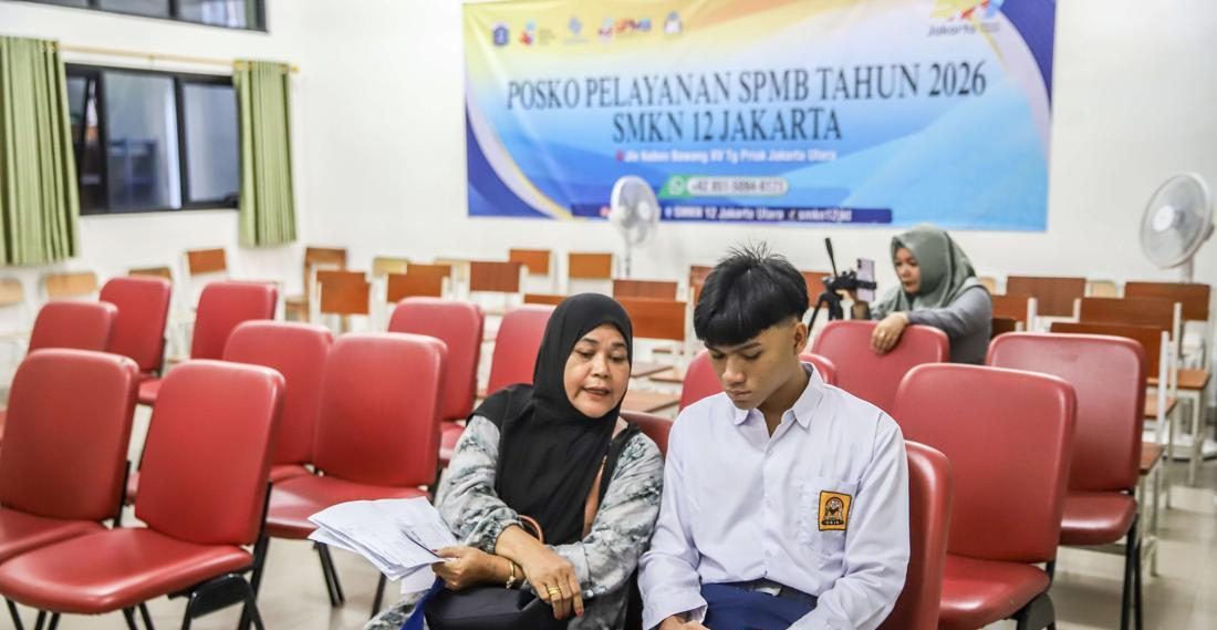 Pelayanan posko SPMB Jakarta 2026 yang terintegrasi dengan Dukcapil untuk mempermudah pendaftaran sekolah.