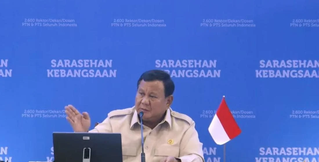 Presiden Prabowo Subianto saat memberikan sambutan dalam acara nasional.