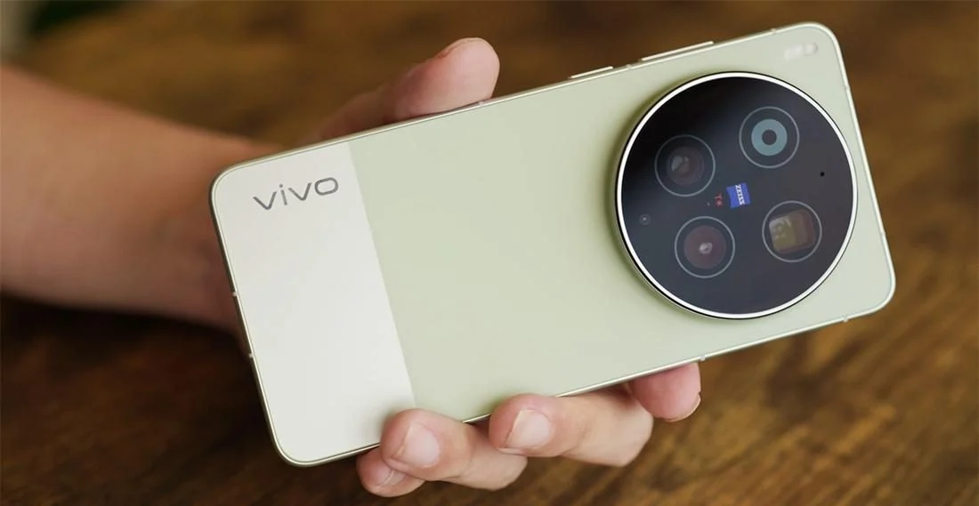 Review kamera Vivo X300 Ultra dengan aksesoris shooting grip dan lensa telefoto extender