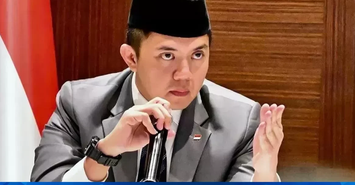 Seskab Letkol TNI Teddy Indra Wijaya memberikan penjelasan mengenai perkembangan program Sekolah Rakyat