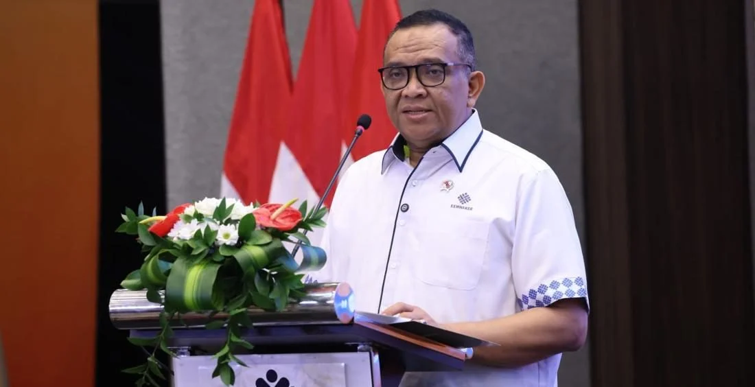 Wamenaker Afriansyah Noor melakukan sidak di PT Amos Indah Indonesia terkait kasus PHK.