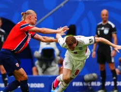 Kontroversi Gol Norwegia Dianulir Wasit Usai Dorongan Erling Haaland ke Pemain Inggris