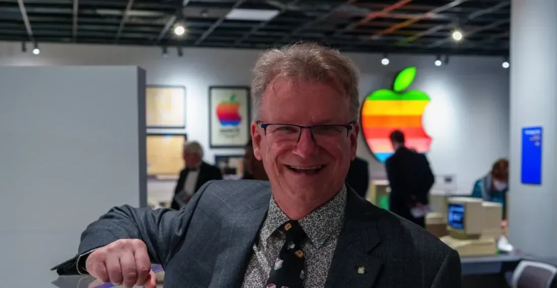 Chris Espinosa karyawan paling lama bertahan di Apple