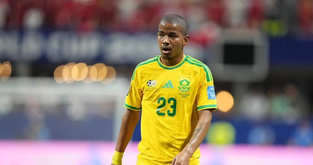 Gelandang Timnas Afrika Selatan Jayden Adams saat berlaga di lapangan hijau