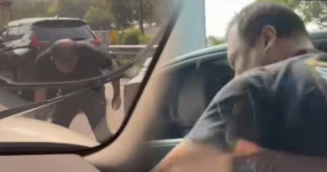 Ilustrasi mobil MINI Cooper yang mengalami kerusakan akibat aksi arogan di jalan raya Sunter.