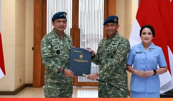 KSAU Marsekal TNI M Tonny Harjono menerima laporan kenaikan pangkat 30 Perwira Tinggi TNI AU