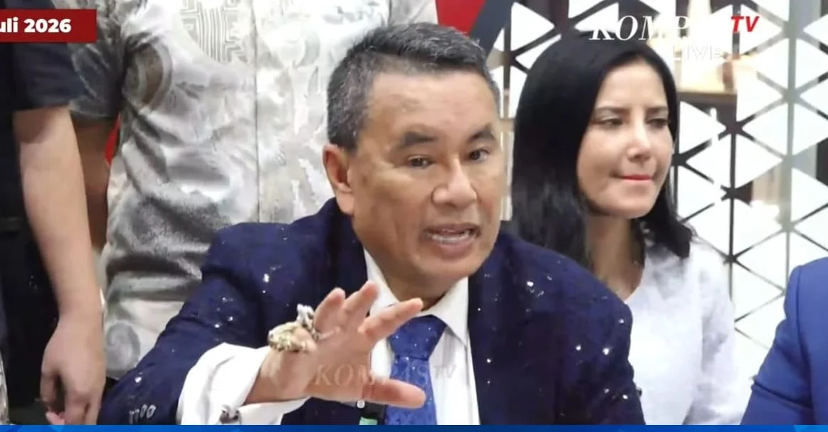 Mantan Jampidsus Febrie Adriansyah saat menjalani pemeriksaan hukum