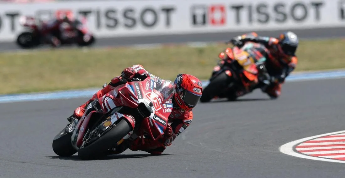 Marc Marquez saat memacu motornya di sirkuit balap MotoGP