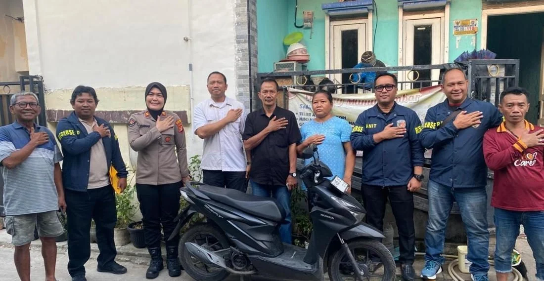 Penyerahan barang bukti sepeda motor curian oleh Polres Metro Jakarta Utara kepada korban penipuan Facebook.
