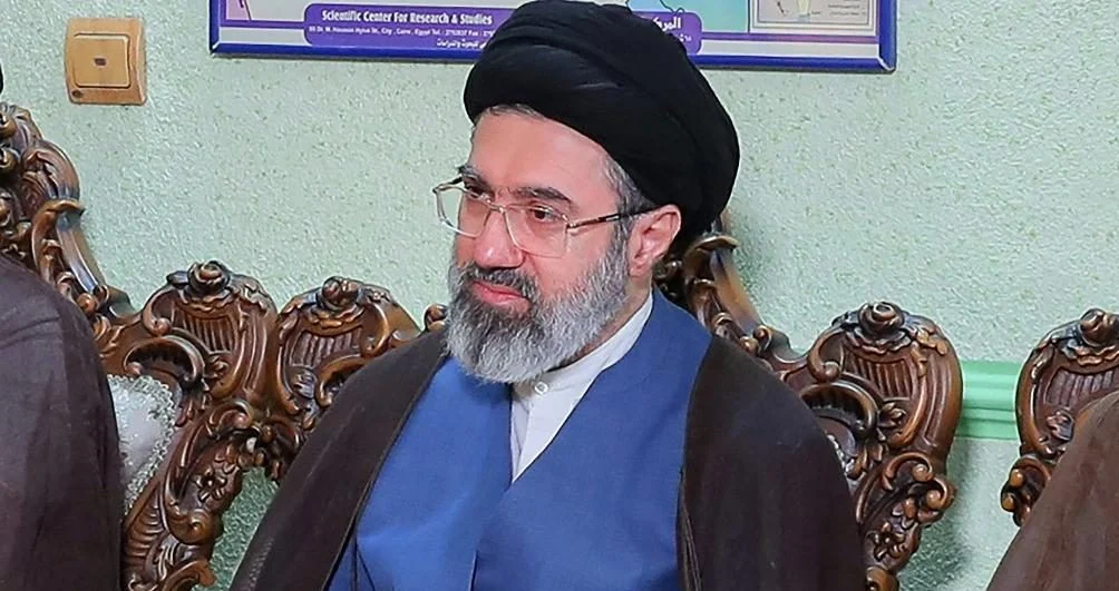 Potret prosesi pemakaman mantan pemimpin tertinggi Iran Ayatollah Ali Khamenei di kota Mashhad