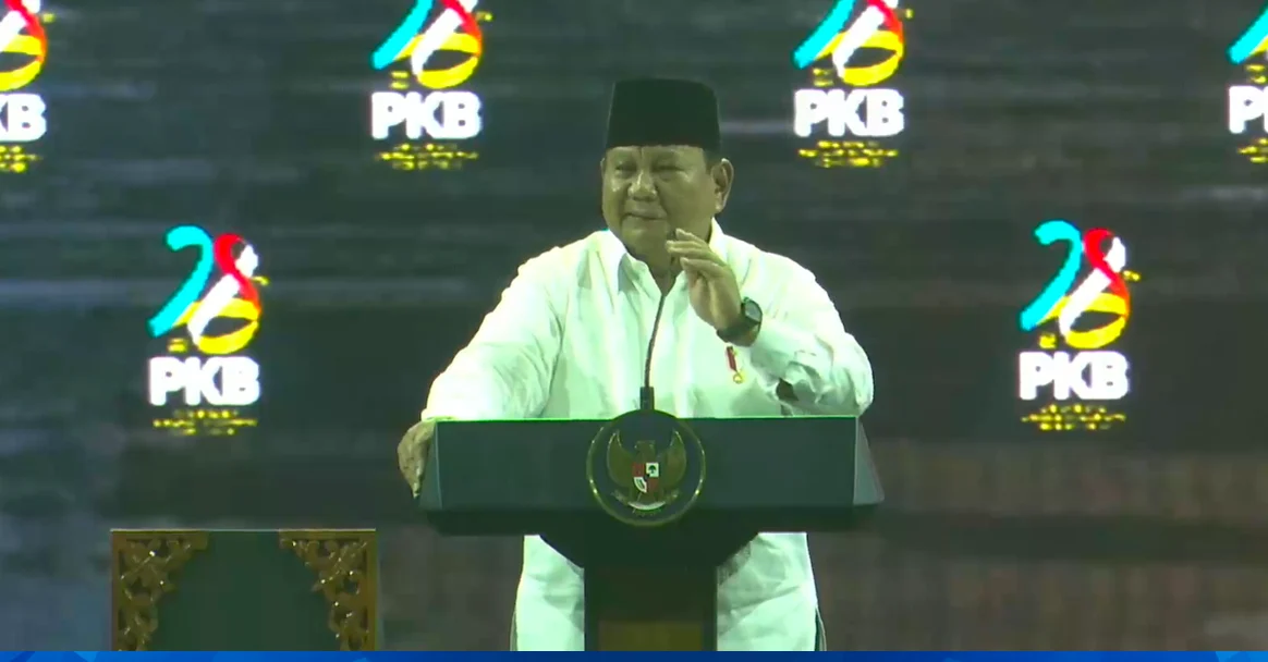 Presiden Prabowo Subianto memberikan pidato terkait penanganan penggelembungan harga pengadaan barang pemerintah.