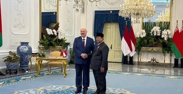 Presiden Prabowo Subianto menyambut Presiden Belarus Aleksandr Lukashenko di Istana Merdeka