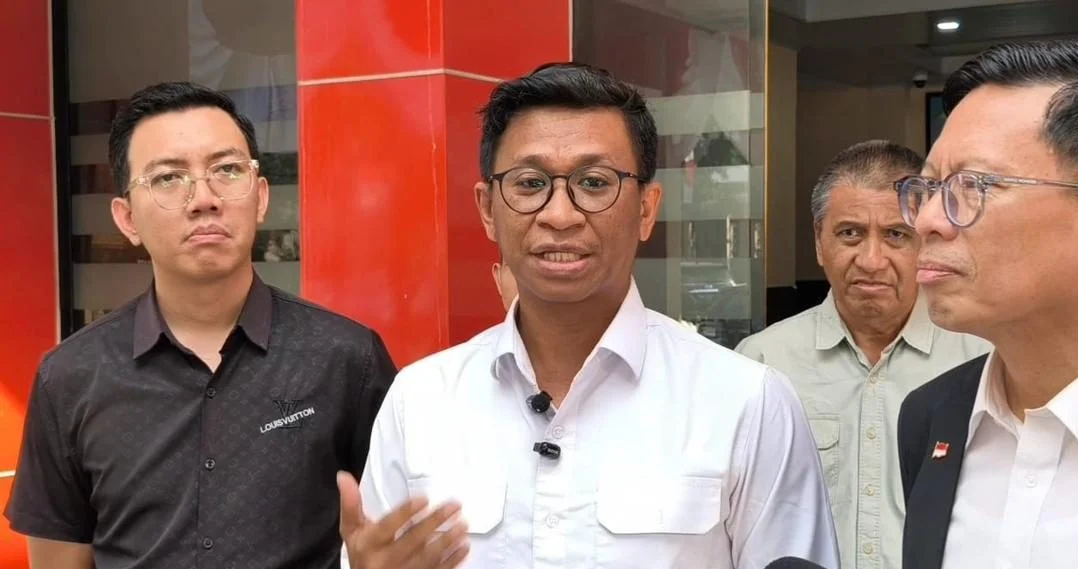 Roy Suryo saat memberikan keterangan kepada media