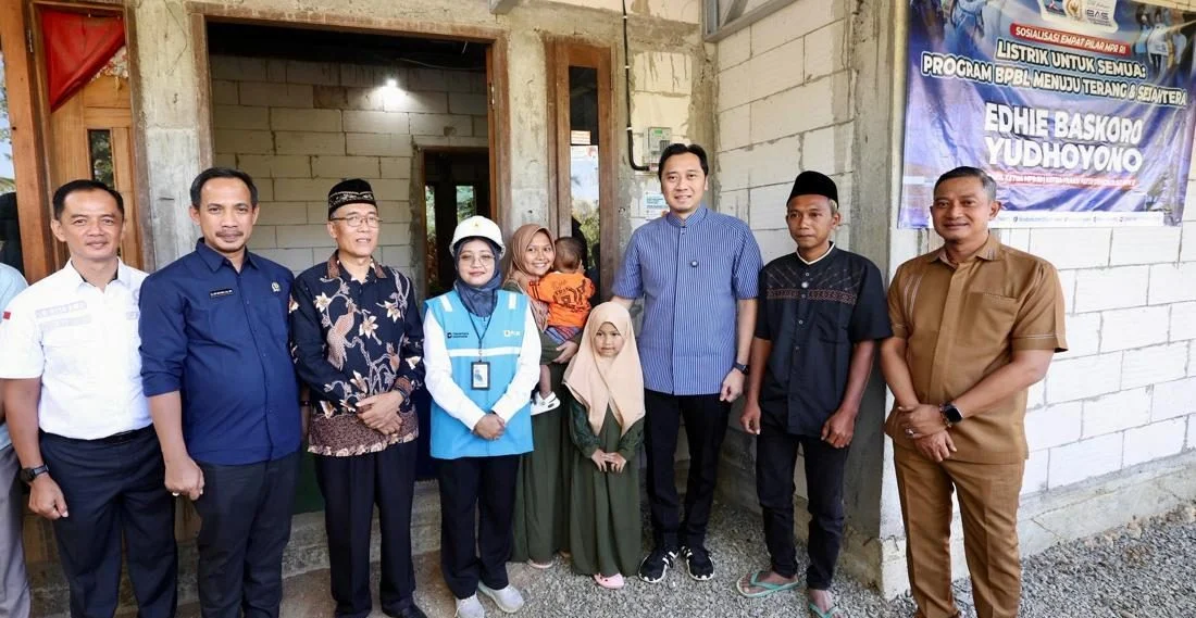 Wakil Ketua MPR RI Edhie Baskoro Yudhoyono saat meninjau program BPBL di Pacitan