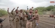 Kondisi kerusakan dan mobil terbakar setelah milisi Houthi merebut kota pelabuhan Mokha di Yaman
