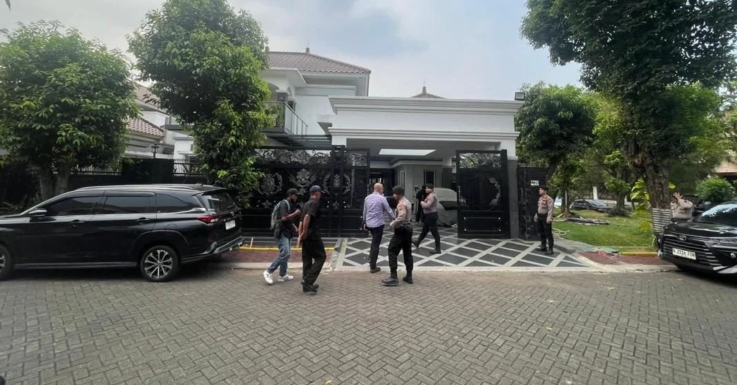 KPK Geledah Rumah Mewah di Depok Terkait Kasus Suap Proyek Bupati Ade Kuswara
