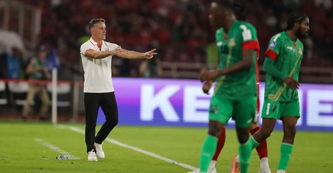 Pelatih Timnas Indonesia John Herdman menyaksikan laga Persija Jakarta vs Persib Bandung di SUGBK
