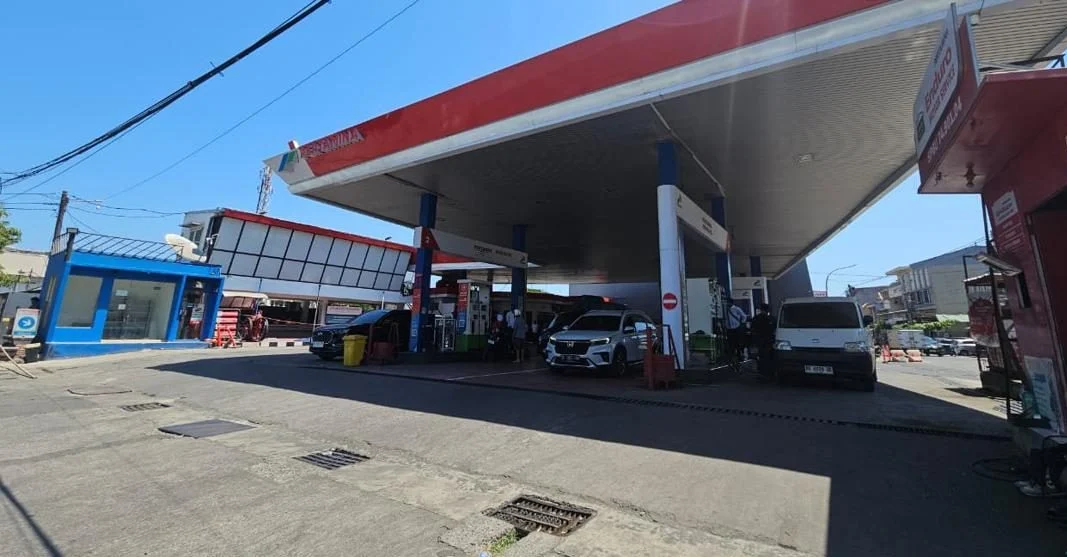Pertamina Minta Maaf soal Antrean Panjang di SPBU Makassar