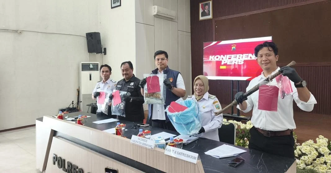 Polisi menggelar konferensi pers terkait kasus pembuangan bayi oleh sejoli di Bandungan Semarang