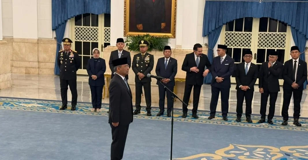 Presiden Prabowo Subianto memimpin sumpah jabatan Suahasil Nazara sebagai Menteri Keuangan di Istana Kepresidenan